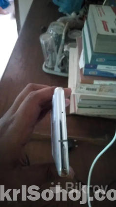 Samsung A82